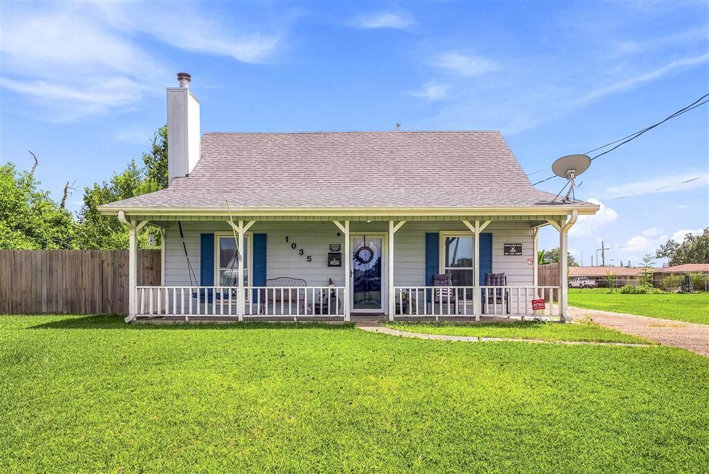 Property Photo: 1035 Shady Lane LA 70669