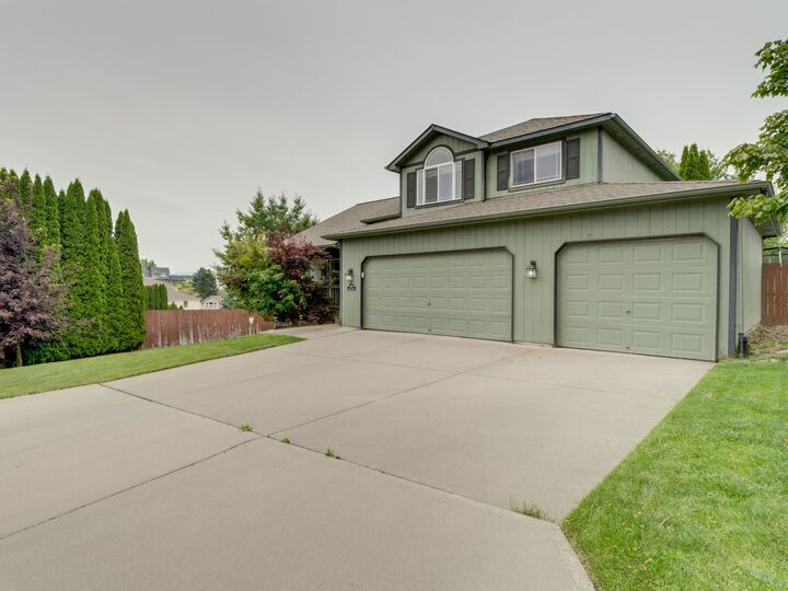 Property Photo:  18105 E Crescent Dr  WA 99016 
