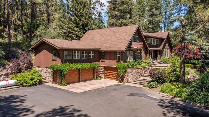 Property Photo: 8225 S Regal Rd WA 99223