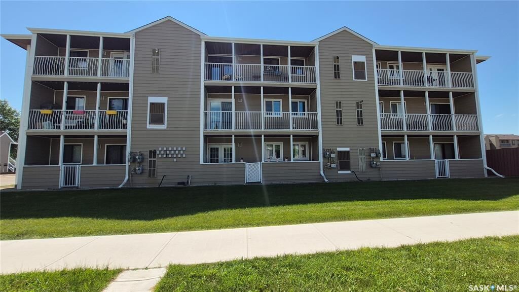 Property Photo: 6585 Rochdale Boulevard 9 SK S4X 2Z1