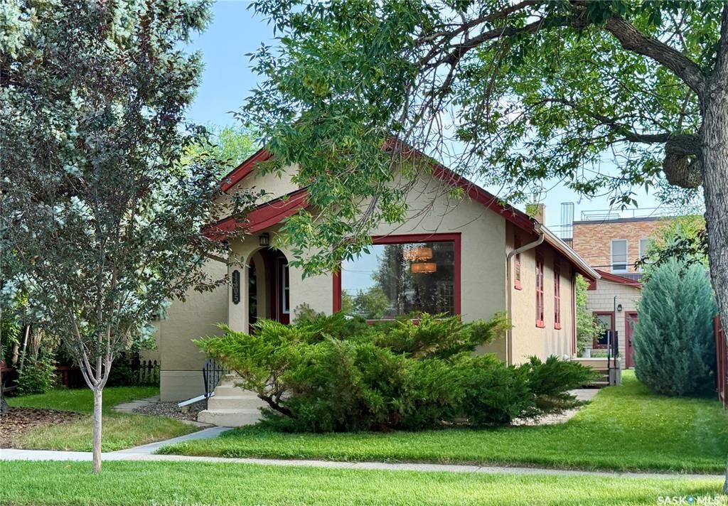 Property Photo: 1305 2nd Street SK S4A 0M3