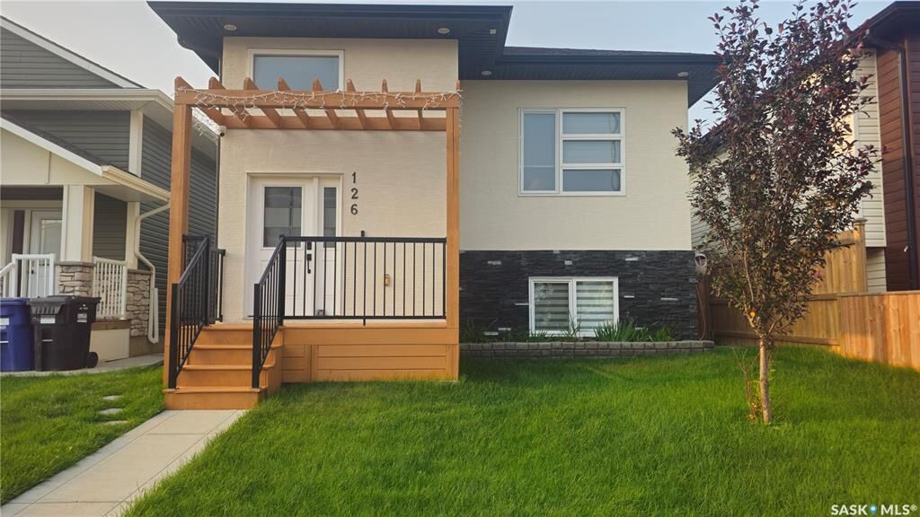 Property Photo: 126 Bolstad Way SK S7W 0Y1