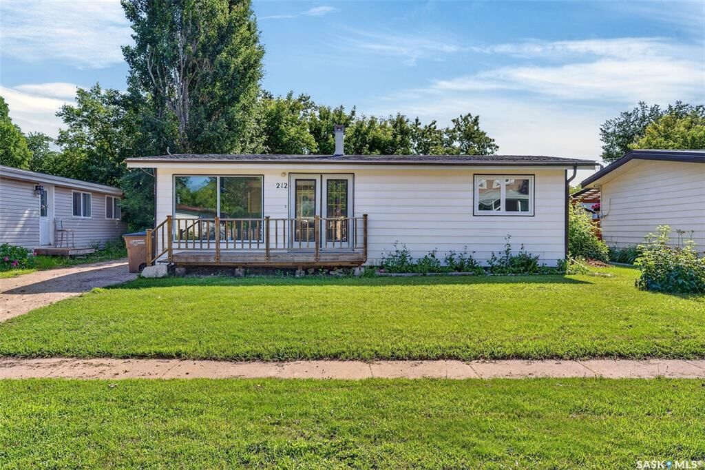 Property Photo: 212 3rd Avenue S SK S0E 1A0