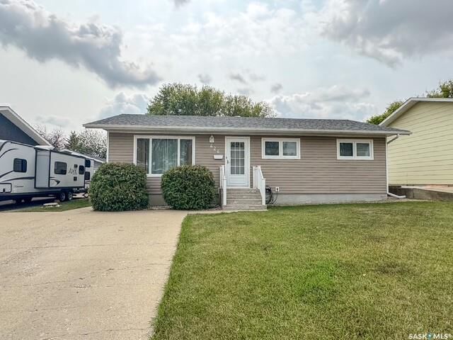 Property Photo: 426 Colonel Otter Drive SK S9H 4P6