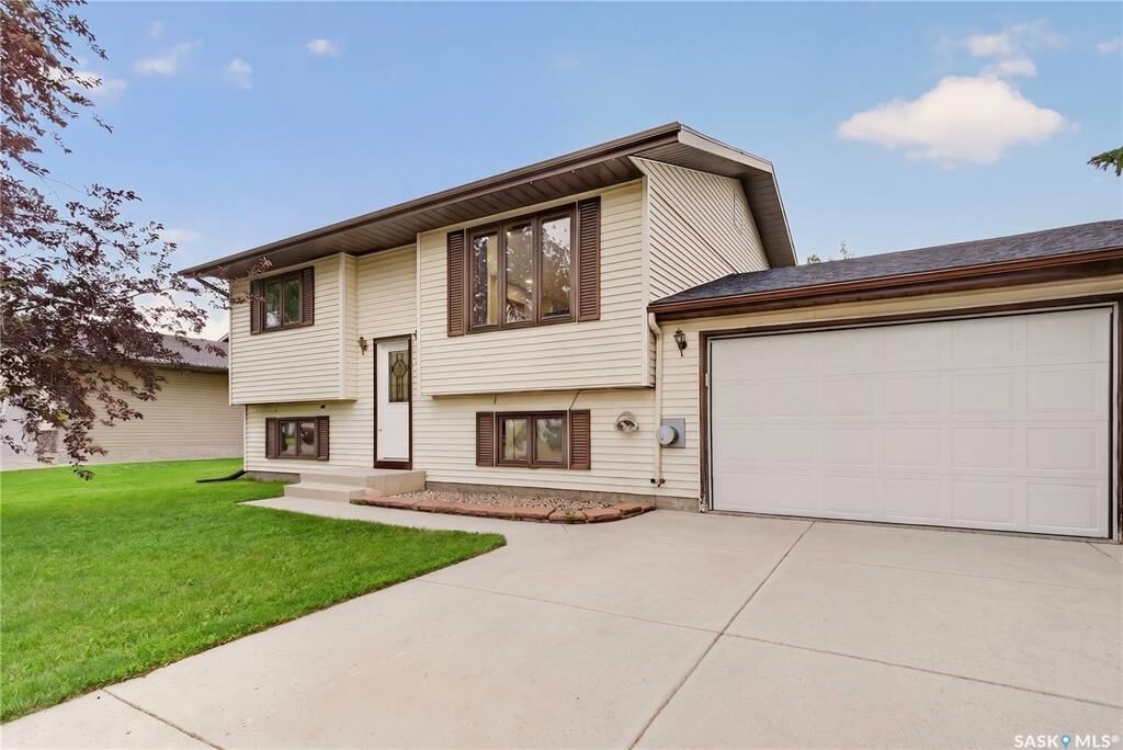 Property Photo: 417 Fehr Crescent SK S0K 2T0