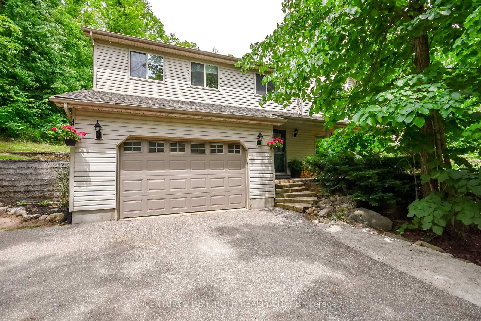 Property Photo:  29 Algonquin Trail  ON L0K 1E0 