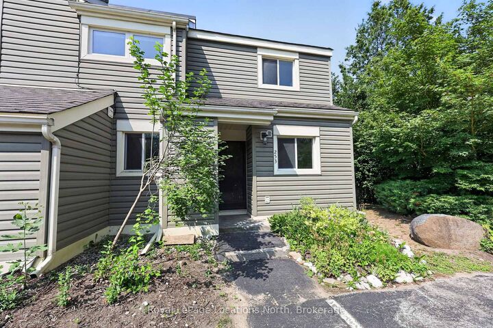 13 Harbour Street W 253 — photo 1