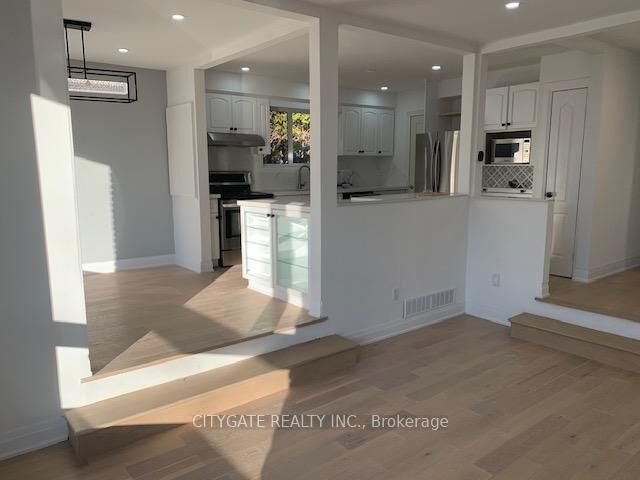 Property Photo: 1156 Falgarwood Drive ON L6H 2L3