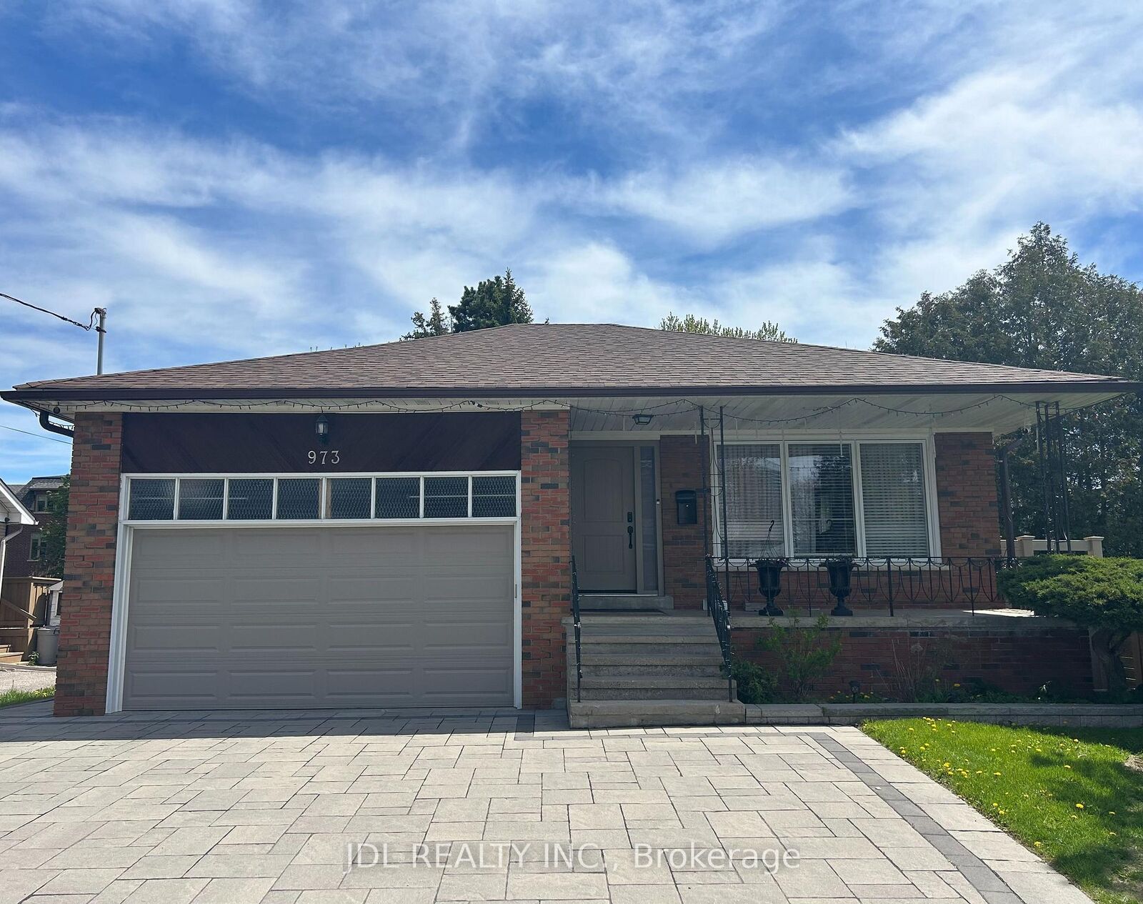Property Photo: 973 Willowdale Ave Avenue Unit B ON M2M 3C6