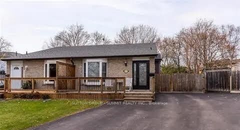 Property Photo: 2257 Hanbury Court ON L7P 3V4