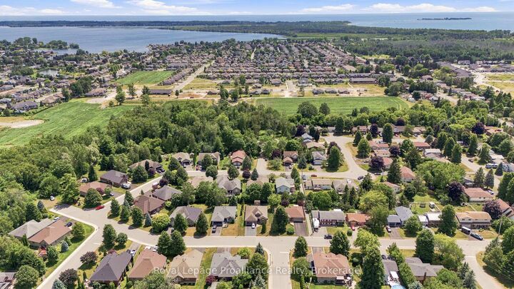 Property Photo: 31 Huron Drive ON K0K 1H0