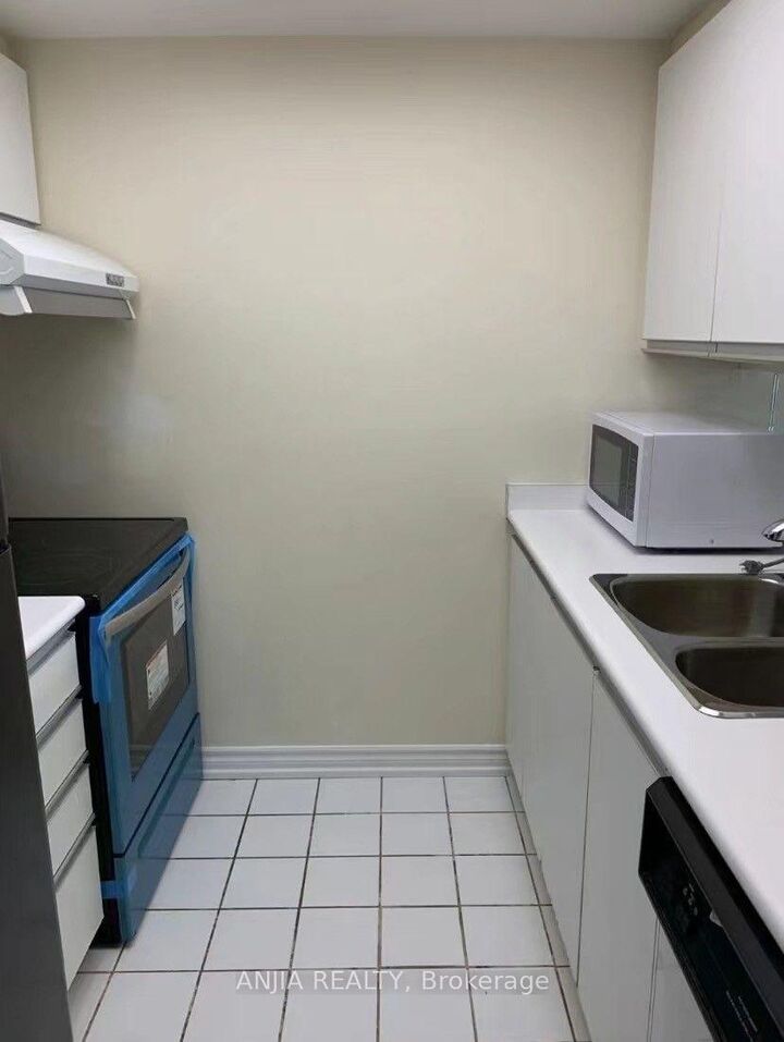 Property Photo: 7 Bishop Avenue 2202 ON M2M 4J4