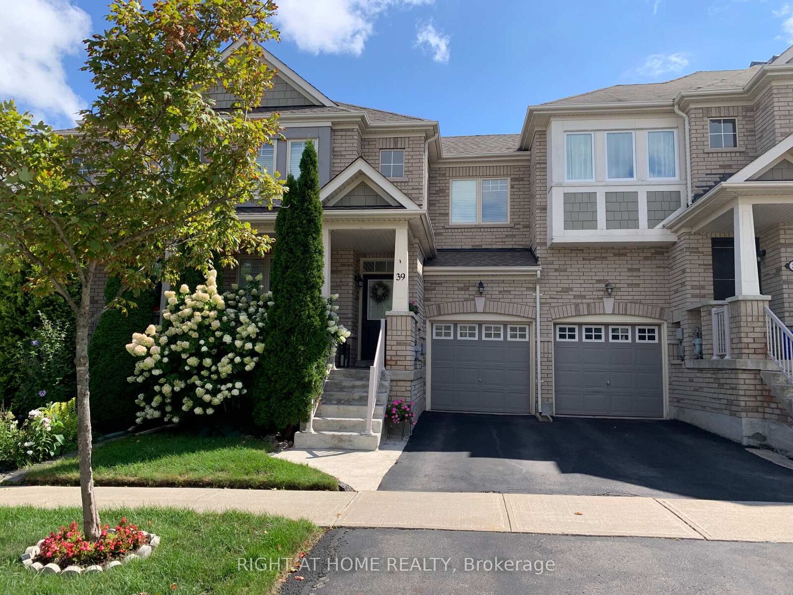 Property Photo: 39 Pexton Avenue ON L4E 4Y4