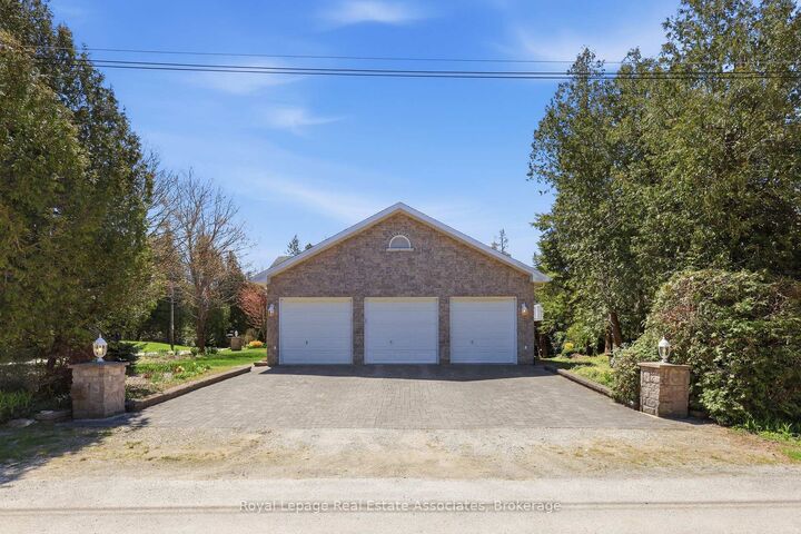 Property Photo: 422 Third Avenue N ON N0H 2G0