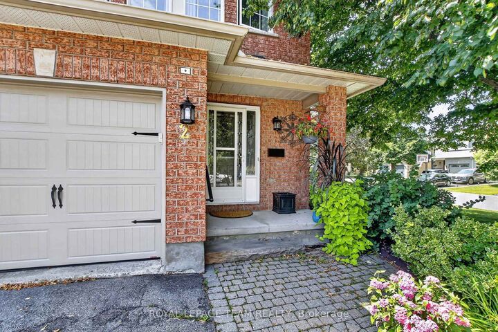 Property Photo: 2 Wittingham Drive ON K2G 6H1