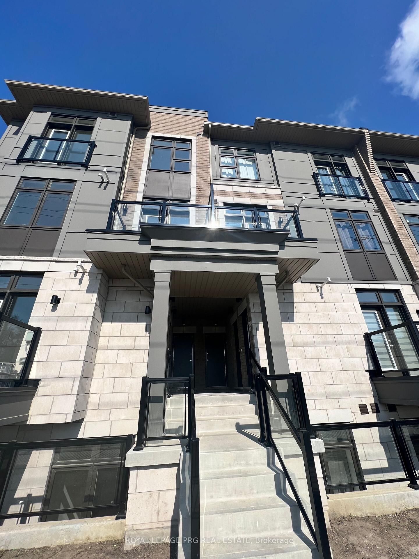 Property Photo: 30 Halliford Place E 208 ON L6P 4R1