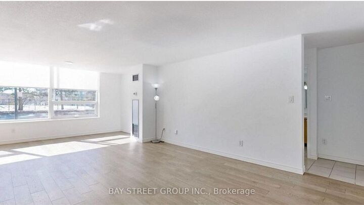 Property Photo:  326 Major Mackenzie Drive E 102  ON L4C 8T4 