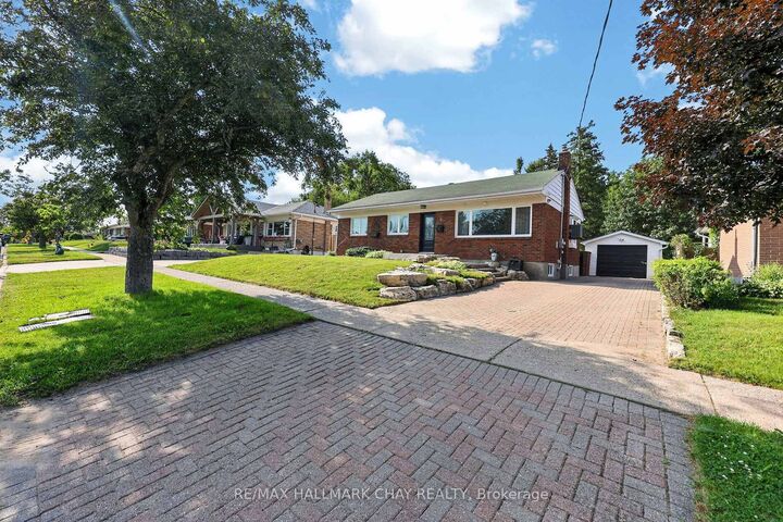 Property Photo: 9 Melrose Avenue ON L4M 2A5