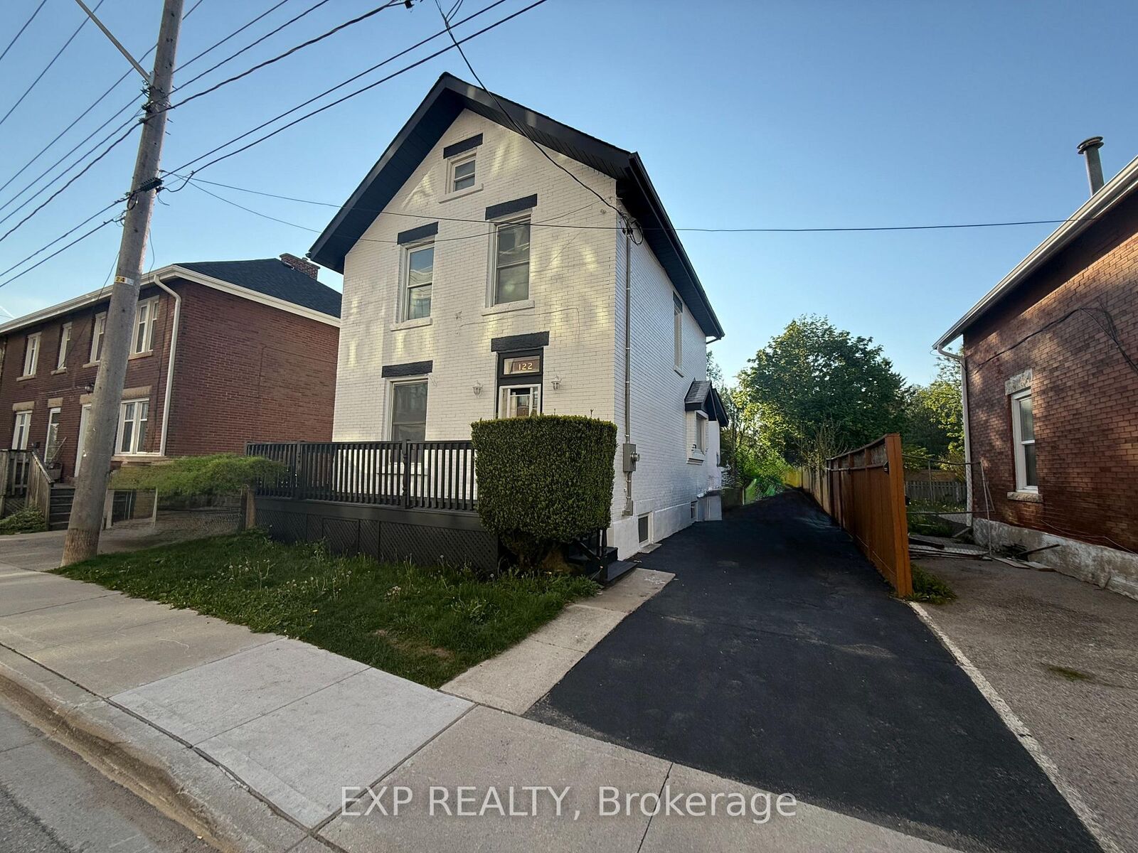 Property Photo: 122 Alice Street Upper ON N1E 2Z9