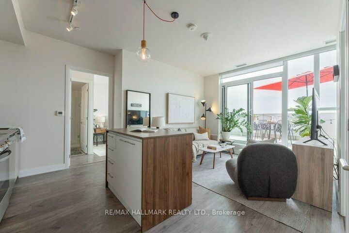 Photo de la propriété: 2301 Danforth Avenue 807 ON M4C 0A7