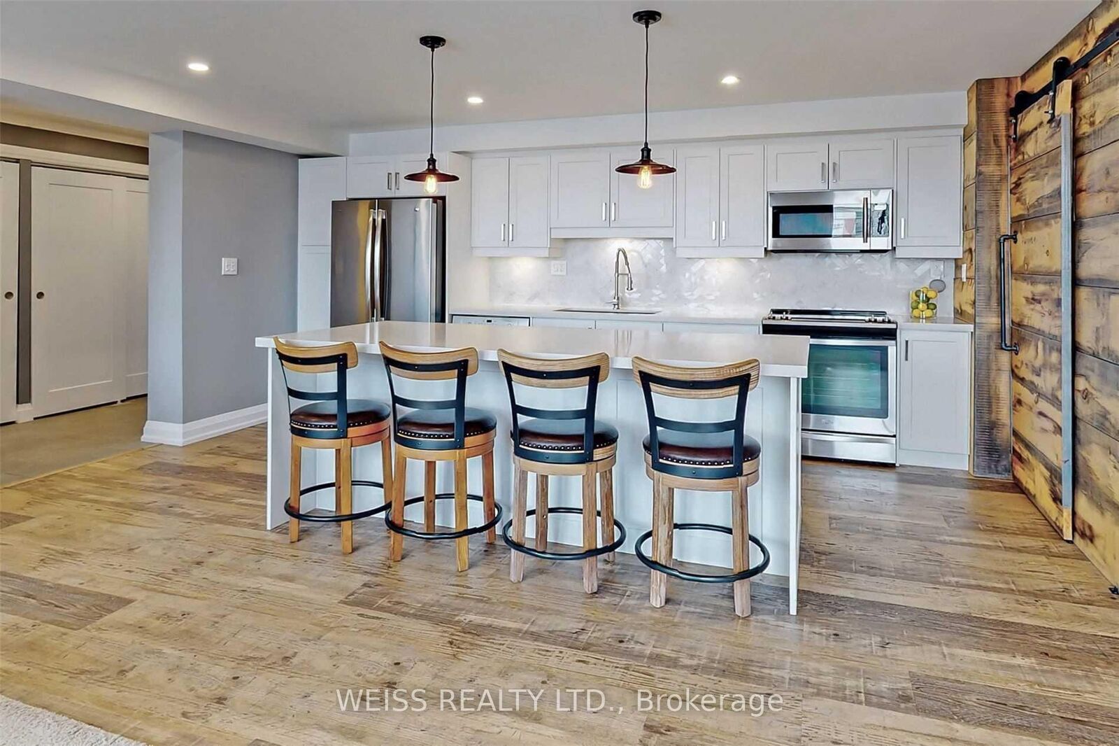 Property Photo:  1530 Pickering Parkway 501  ON L1V 3V8 
