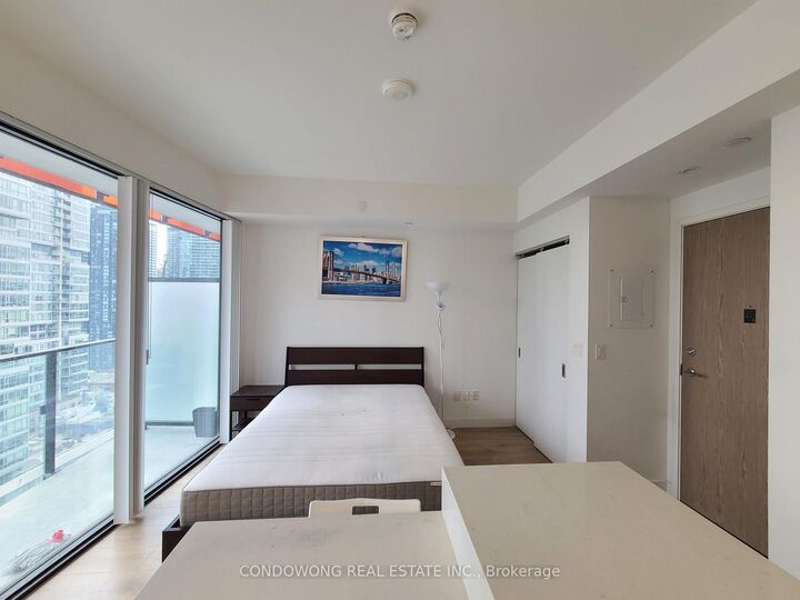 Photo de la propriété:  215 Queen Street W 2012  ON M5V 0P5 
