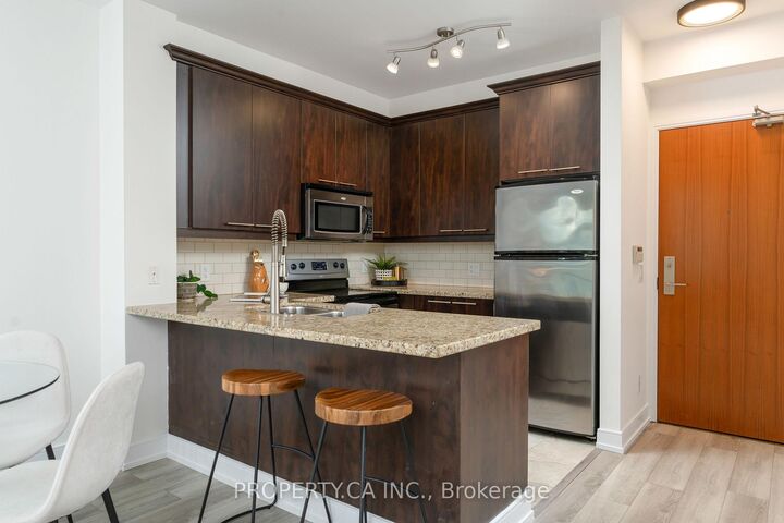 Property Photo: 88 Broadway Avenue 1004 ON M4P 0A5