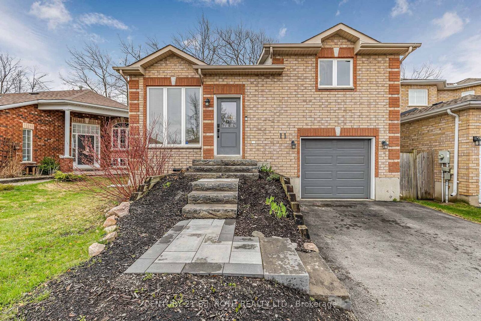Property Photo: 11 Masters Drive ON L4M 6W4