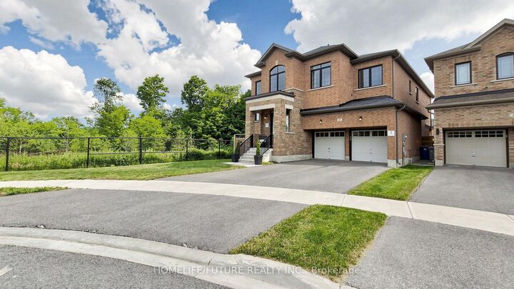Property Photo: 18 Ken Betz Court ON L4A 4P5