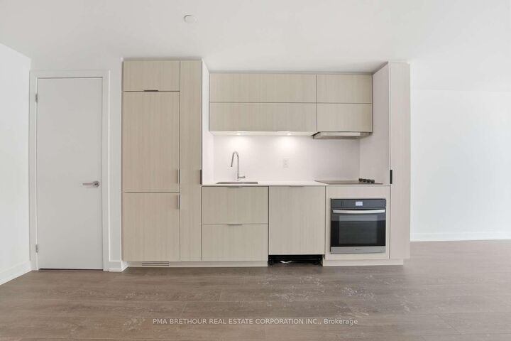 Property Photo: 370 Martha Street 2508 ON L7R 0G9