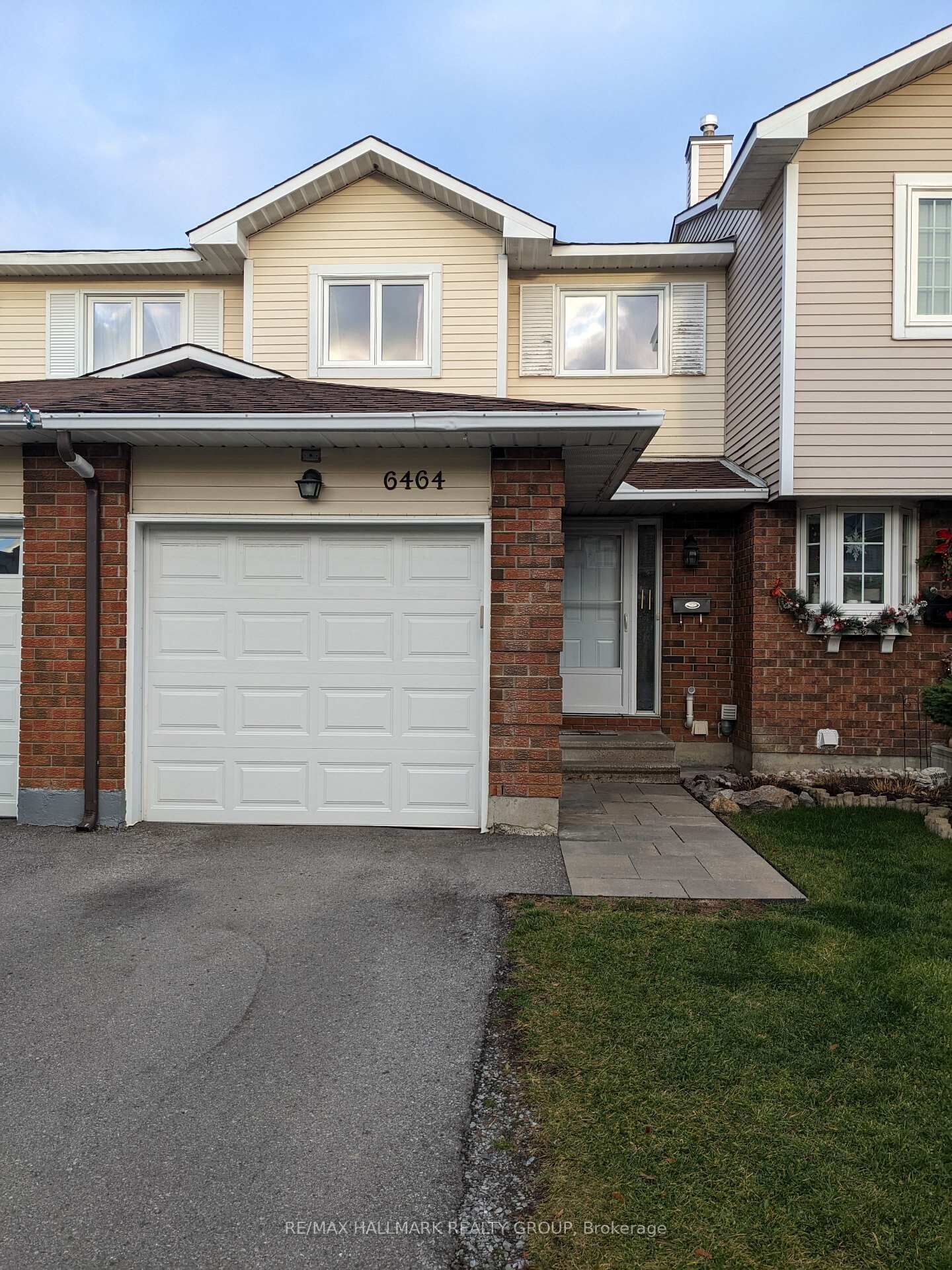 Property Photo: 6464 Colony Square 21 ON K1C 3E2