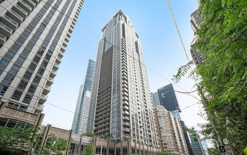 Property Photo: 761 Bay Street 1204 ON M5G 2R2