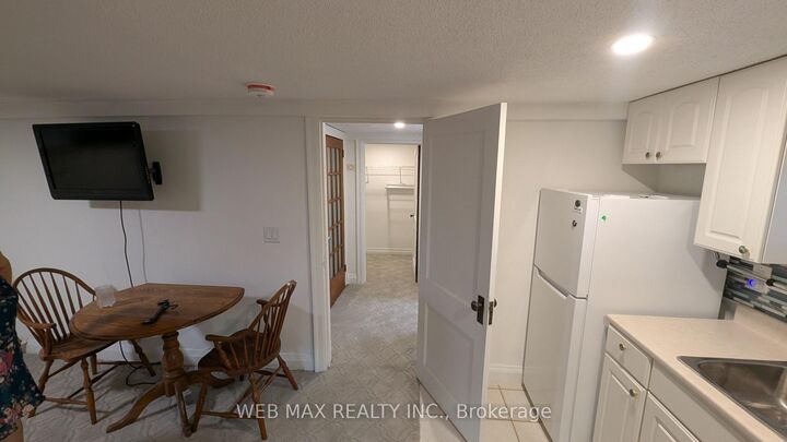 Property Photo: 209 South Kingsway N/A 1 ON M6S 3T8
