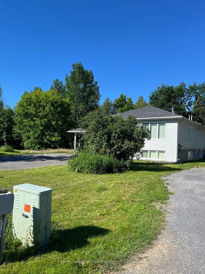 Property Photo: 37 And 35A Cloverloft Court ON K2S 1T3