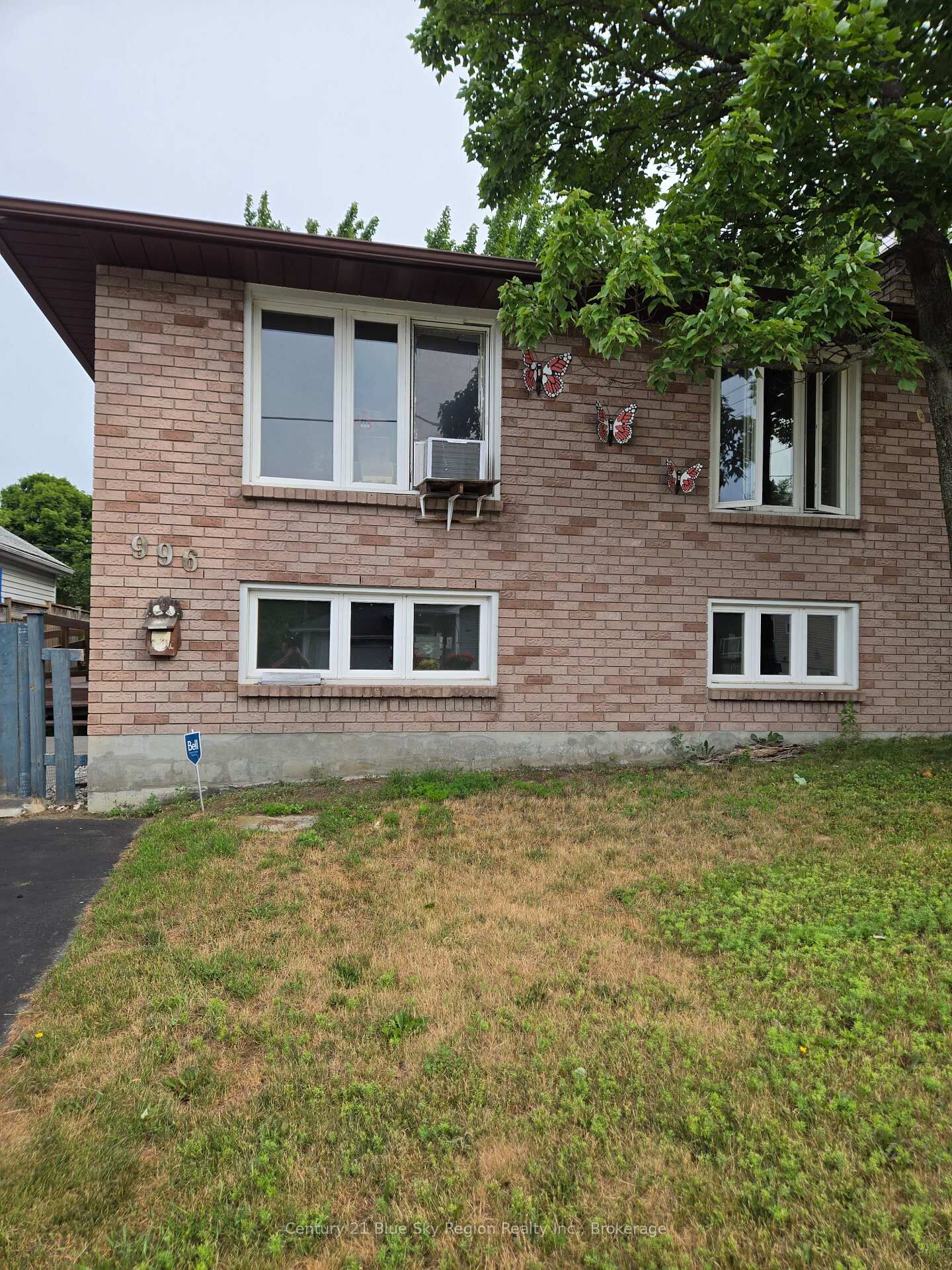 Property Photo: 996 Metcalfe Street ON P1B 2R3