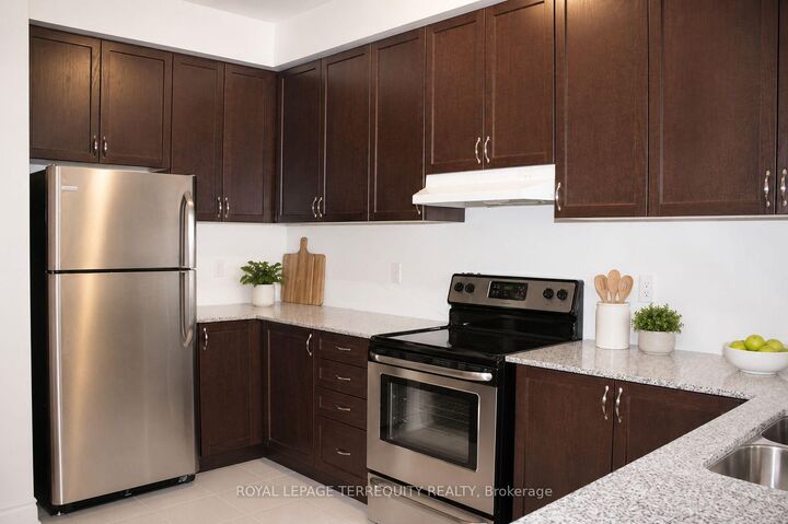 Property Photo:  9 Lady Evelyn Crescent  ON L6Y 6C7 