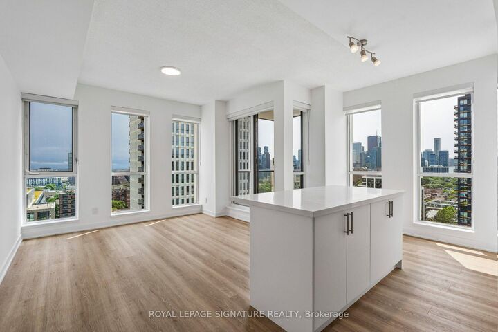 Property Photo: 170 Sumach Street 1806 ON M5A 0C3