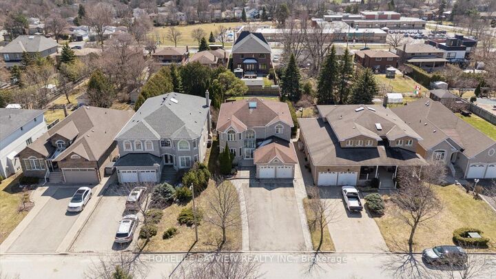 Property Photo: 11 Sorrento Drive ON L4C 0J8