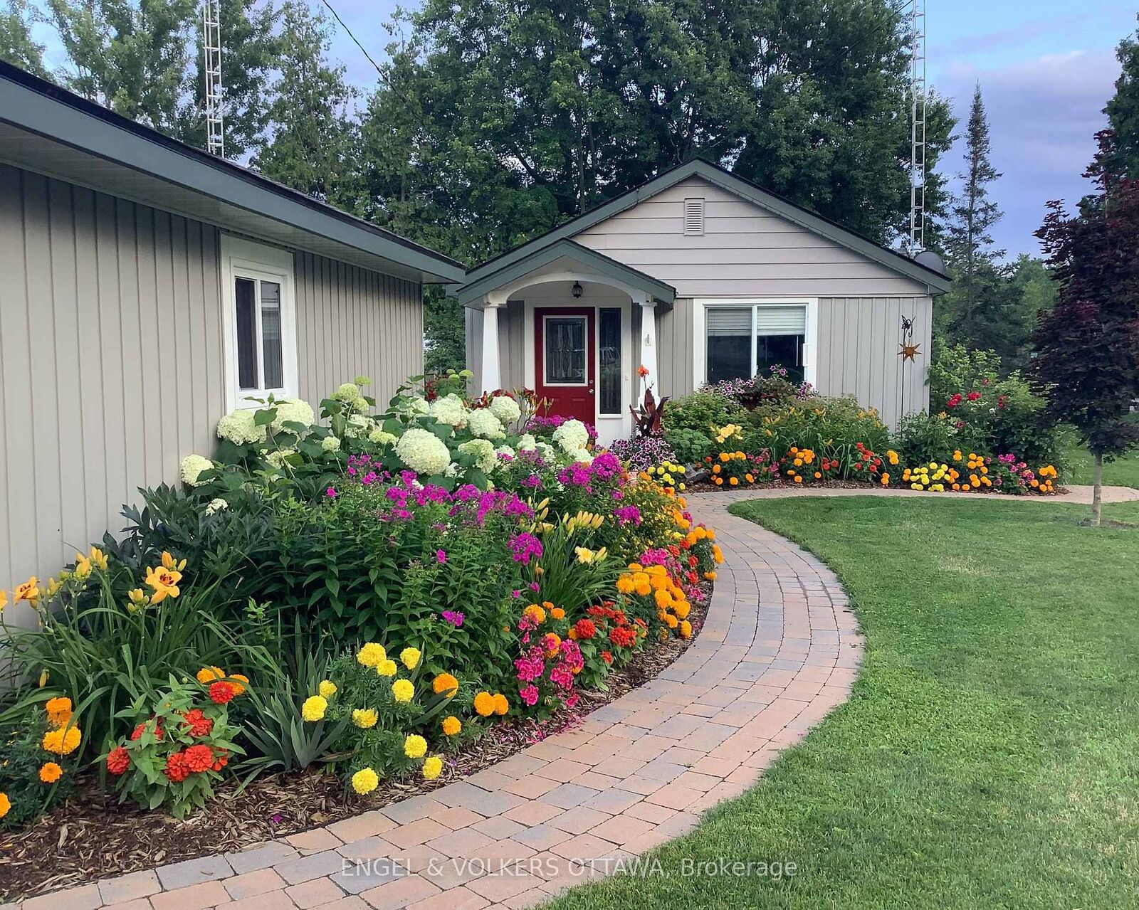 Property Photo: 131 Bay Street ON K7C 4K9