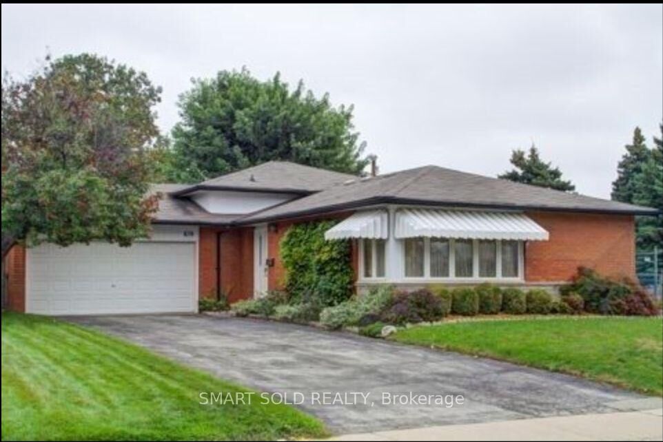 Property Photo: 39 Glendower Circuit Bsmt ON M1T 2Z3