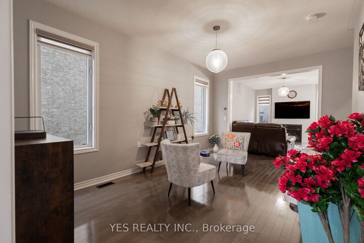 Property Photo: 34 Newhouse Boulevard ON L7C 4A1