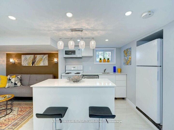 Property Photo: 431 Kingston Road Lower ON M4L 1V2