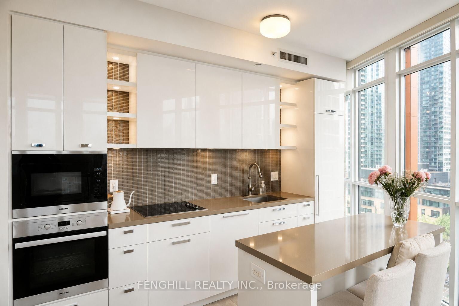 Property Photo: 32 Davenport Road 1108 ON M5R 0B5