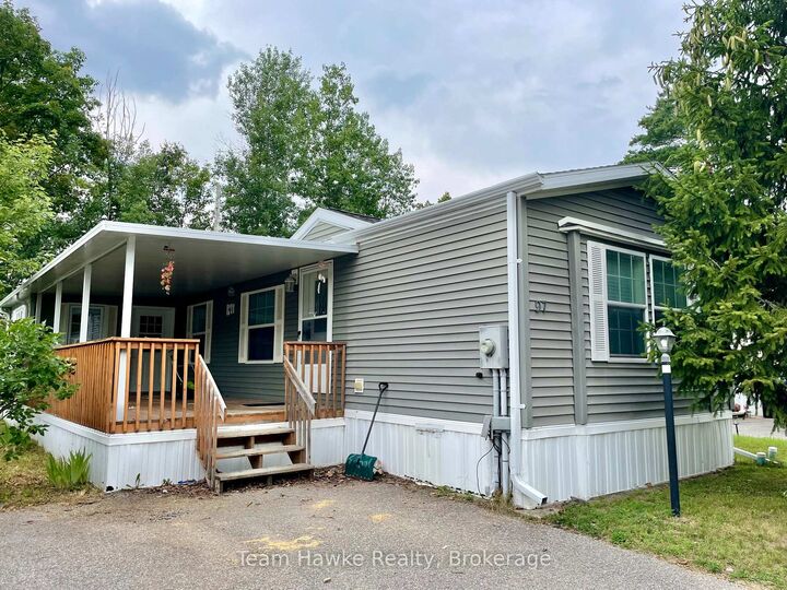 97 Georgian Glen Drive — photo 1