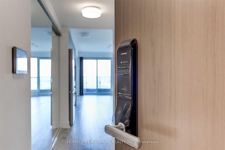 Property Photo:  585 Bloor Street E 1618  ON M4X 1J8 