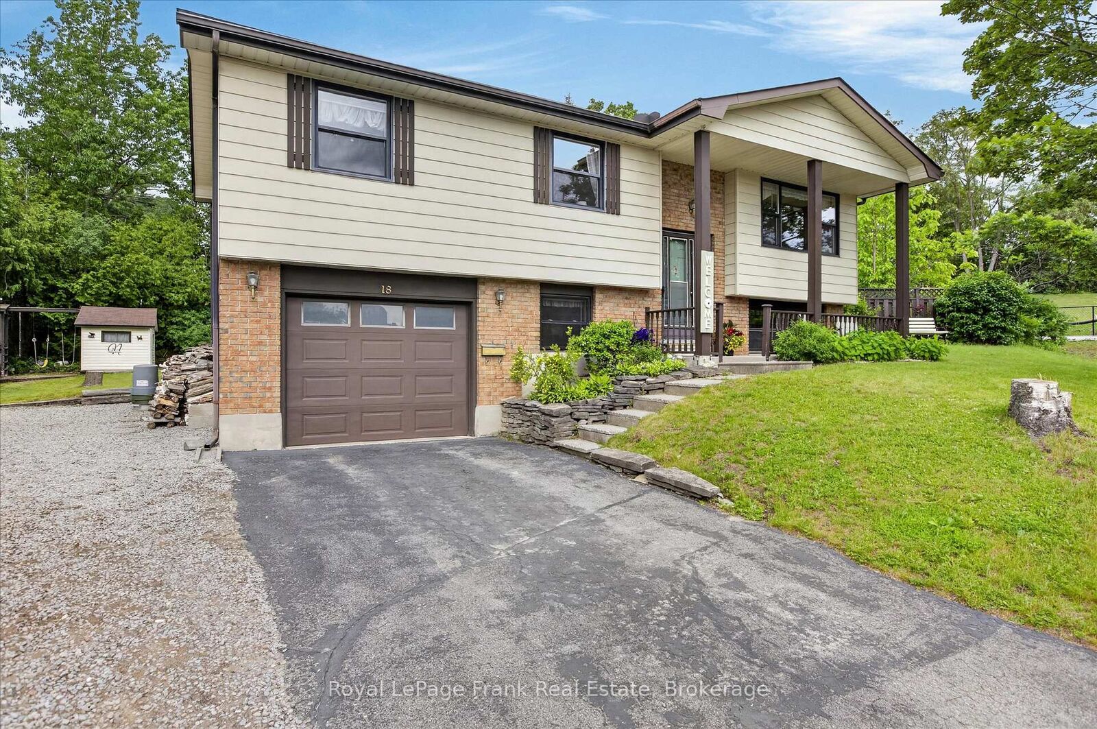 Property Photo: 18 Redwood Court ON K9K 1M5