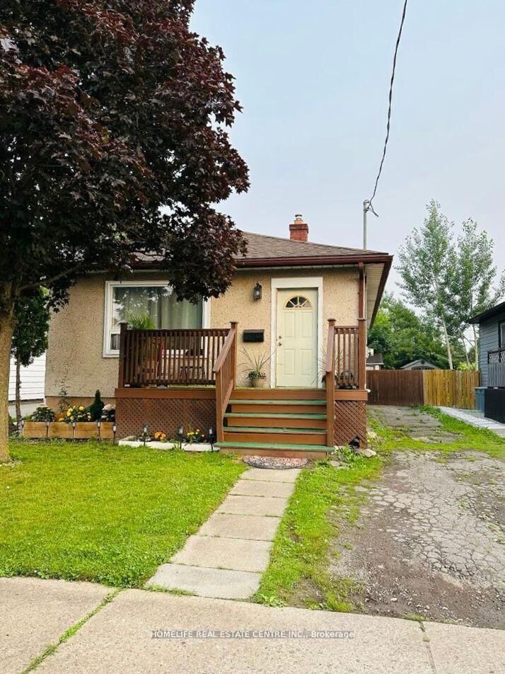 Property Photo: 10 Parkwood Drive ON L2P 1H2