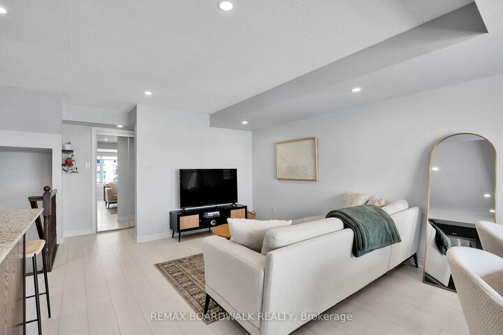 Property Photo:  810 Mikinak Road  ON K1K 5A5 
