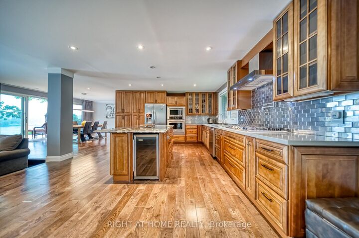 Property Photo: 44 Royal Henley Boulevard ON L2N 4S1