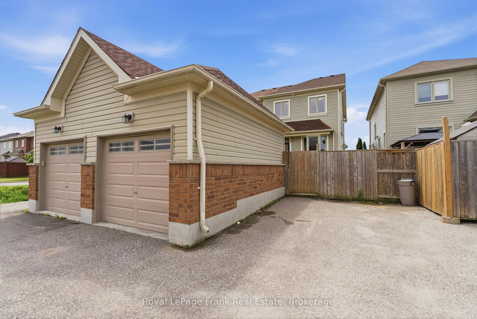 Property Photo: 264 Brookhill Boulevard ON L1C 0M1